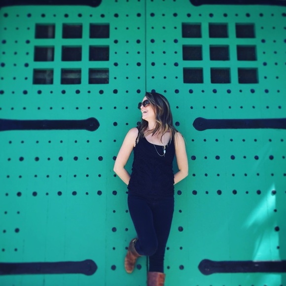 Meet your Posher, Stephanie - Picture 4 of 4